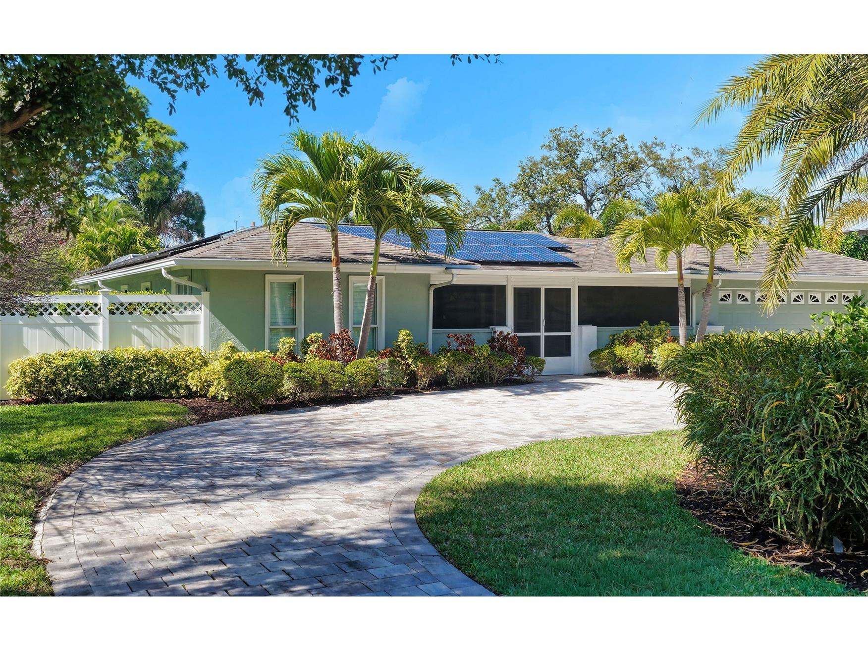 121 Holly Avenue Sarasota FL 34243 A4686397 image1