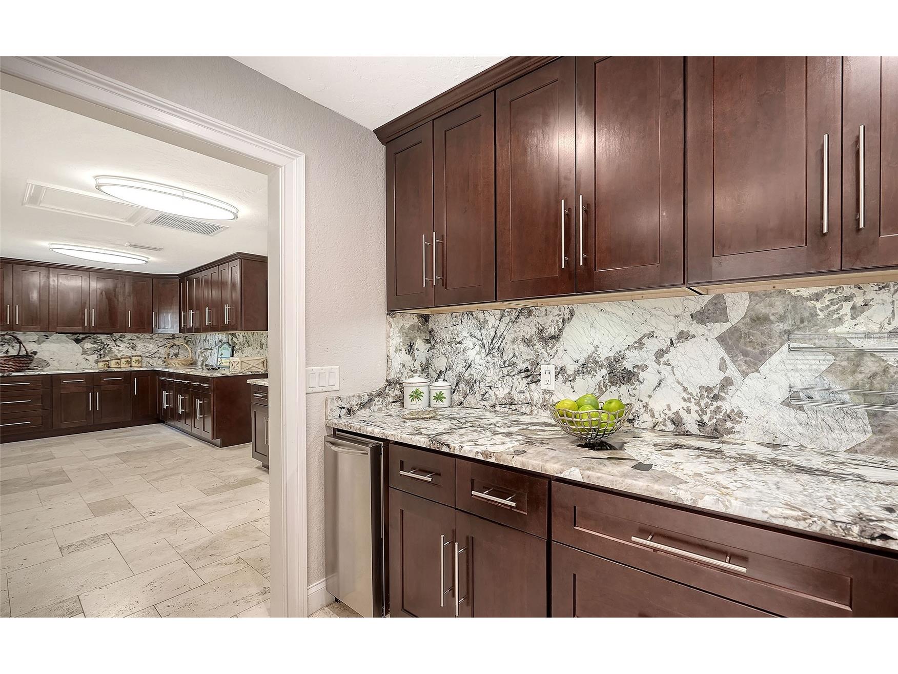 121 Holly Avenue Sarasota FL 34243 A4686397 image20