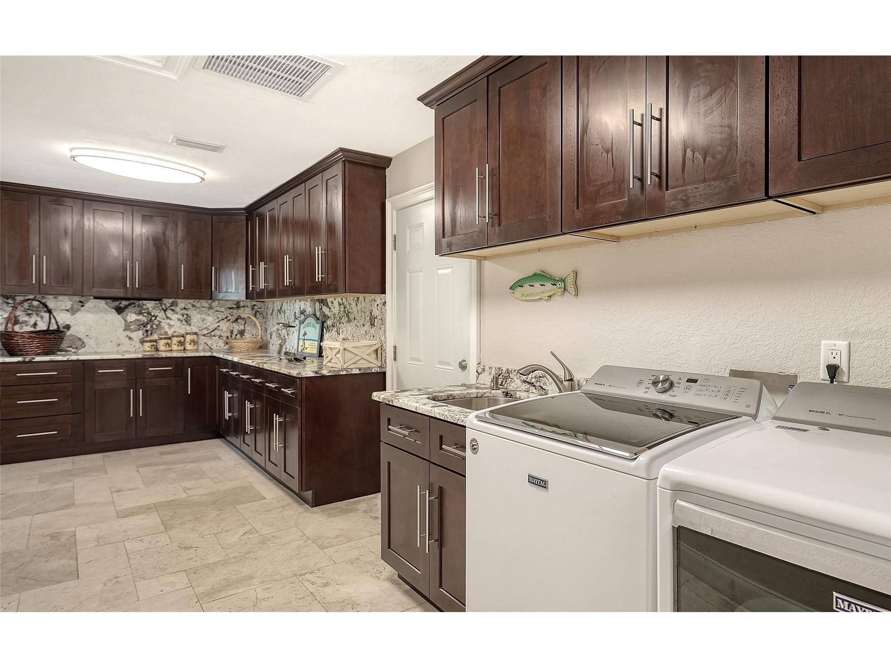 121 Holly Avenue Sarasota FL 34243 A4686397 image21