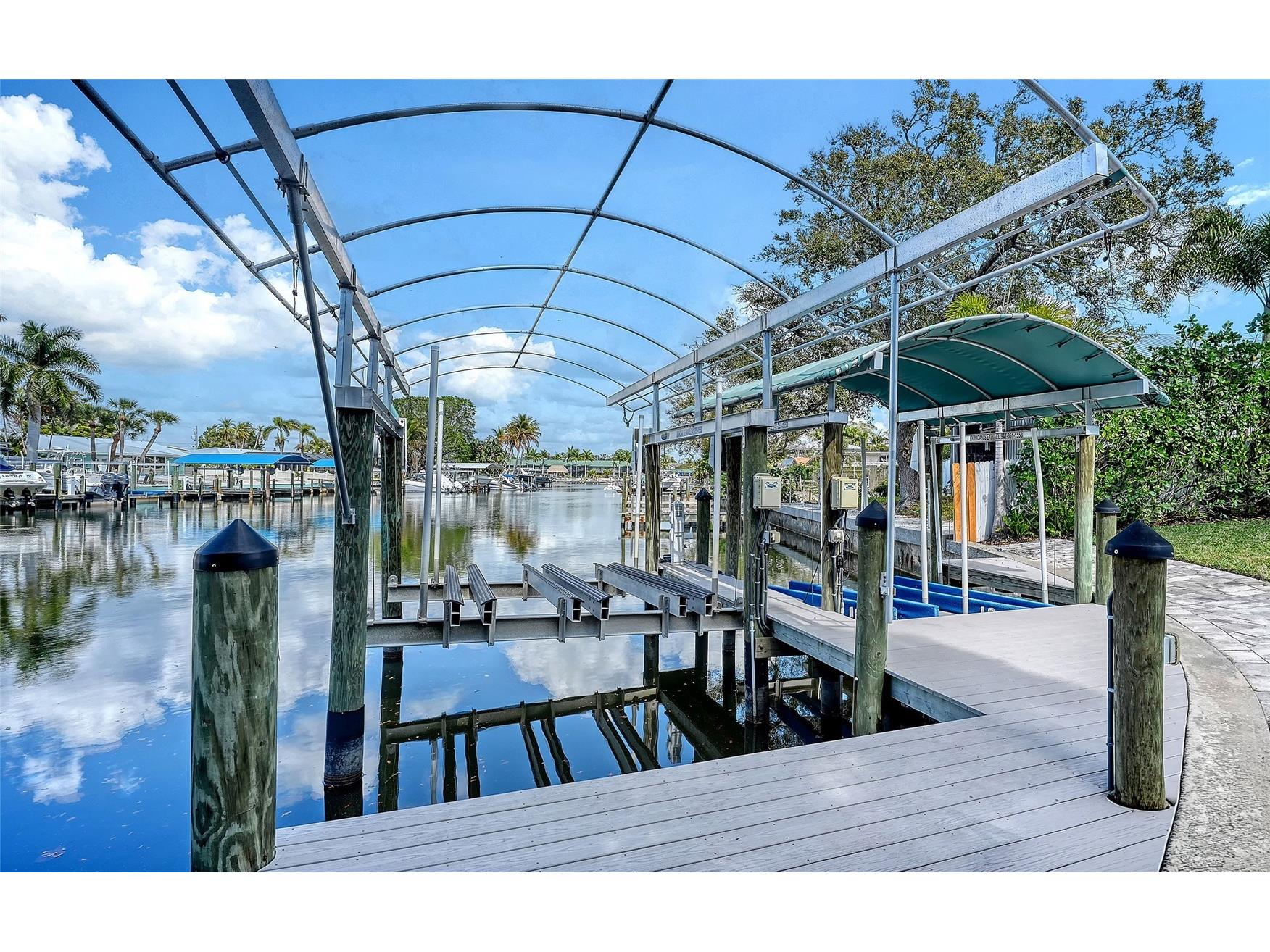 121 Holly Avenue Sarasota FL 34243 A4686397 image3