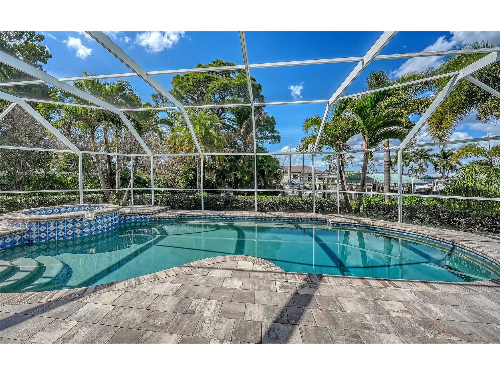 121 Holly Avenue Sarasota FL 34243 A4686397 image31