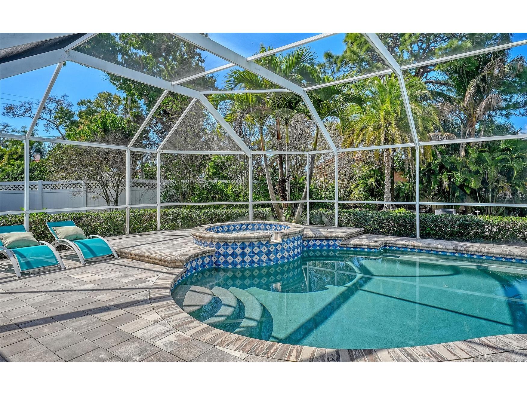 121 Holly Avenue Sarasota FL 34243 A4686397 image32