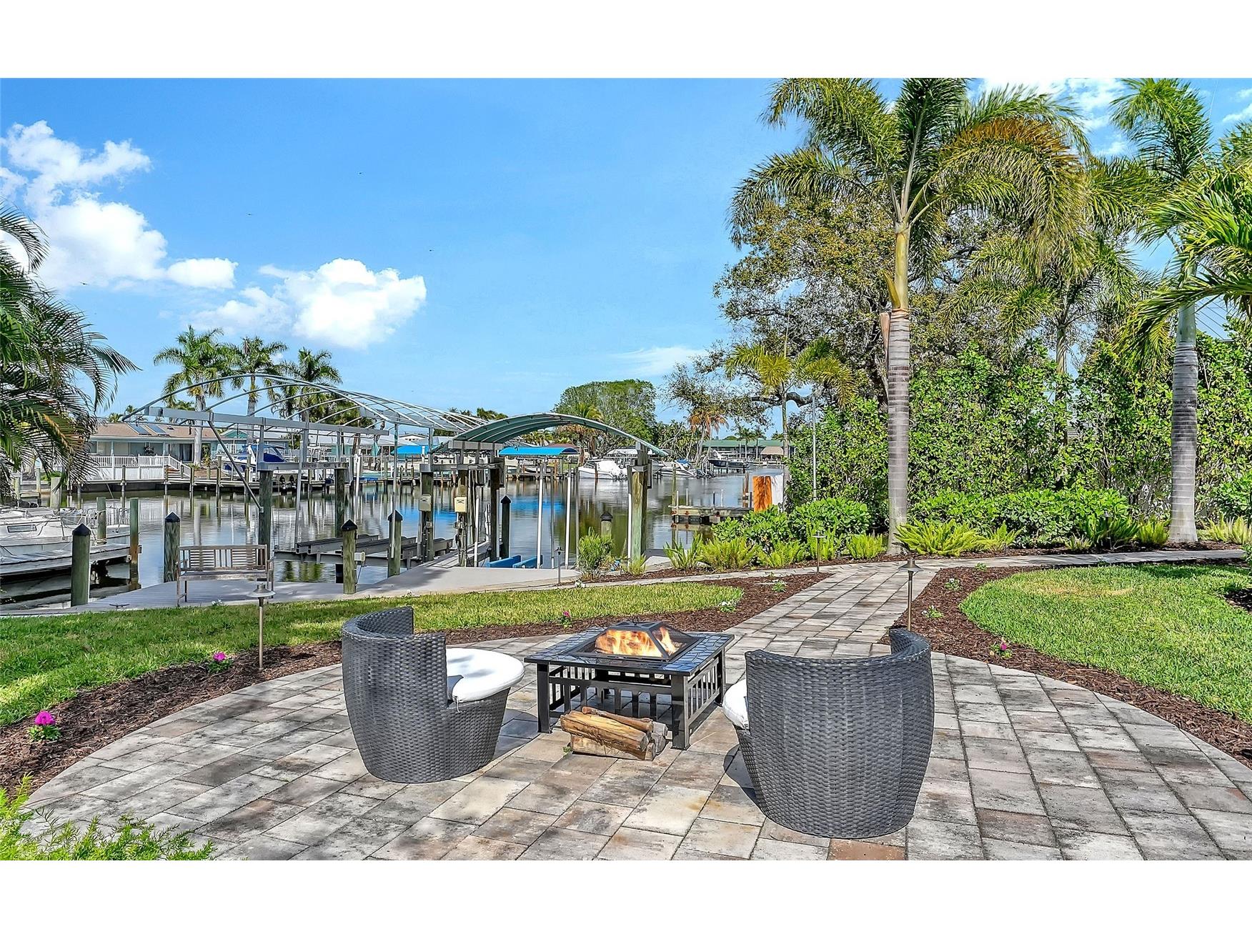 121 Holly Avenue Sarasota FL 34243 A4686397 image36