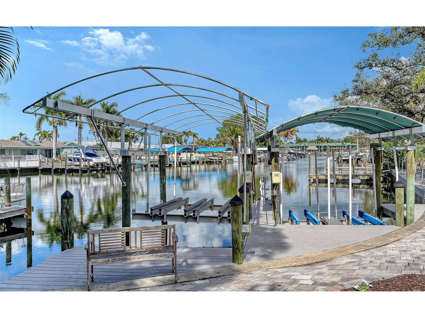 121 Holly Avenue Sarasota FL 34243 A4686397 image37