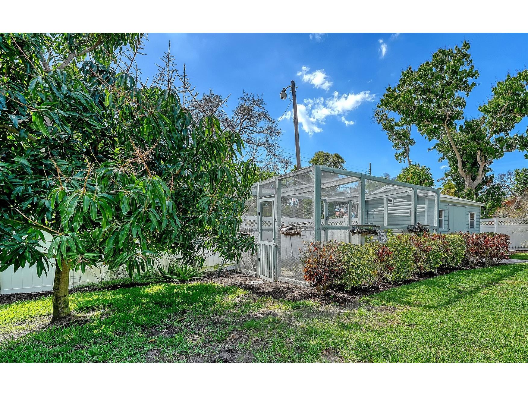 121 Holly Avenue Sarasota FL 34243 A4686397 image40