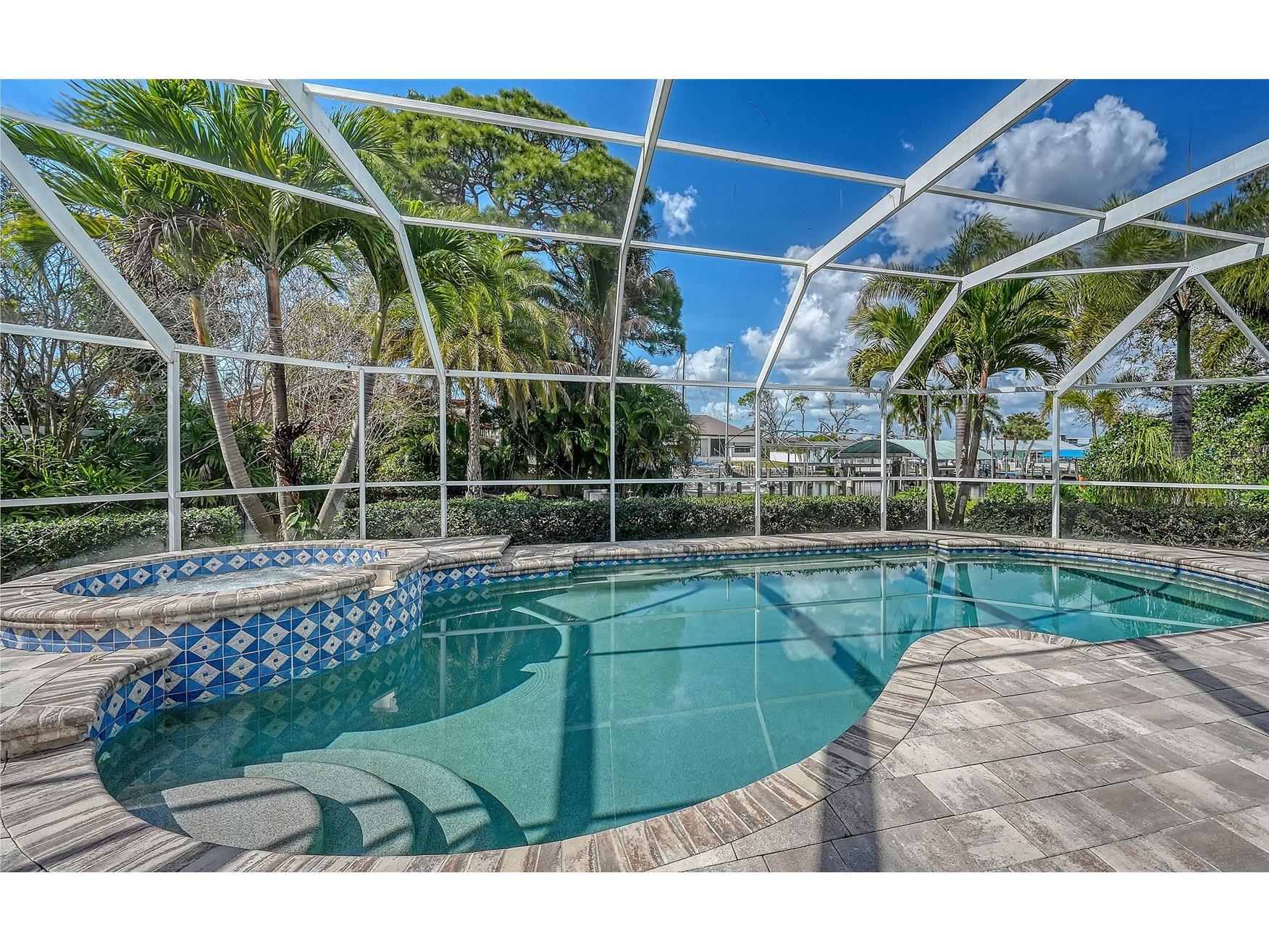 121 Holly Avenue Sarasota FL 34243 A4686397 image5