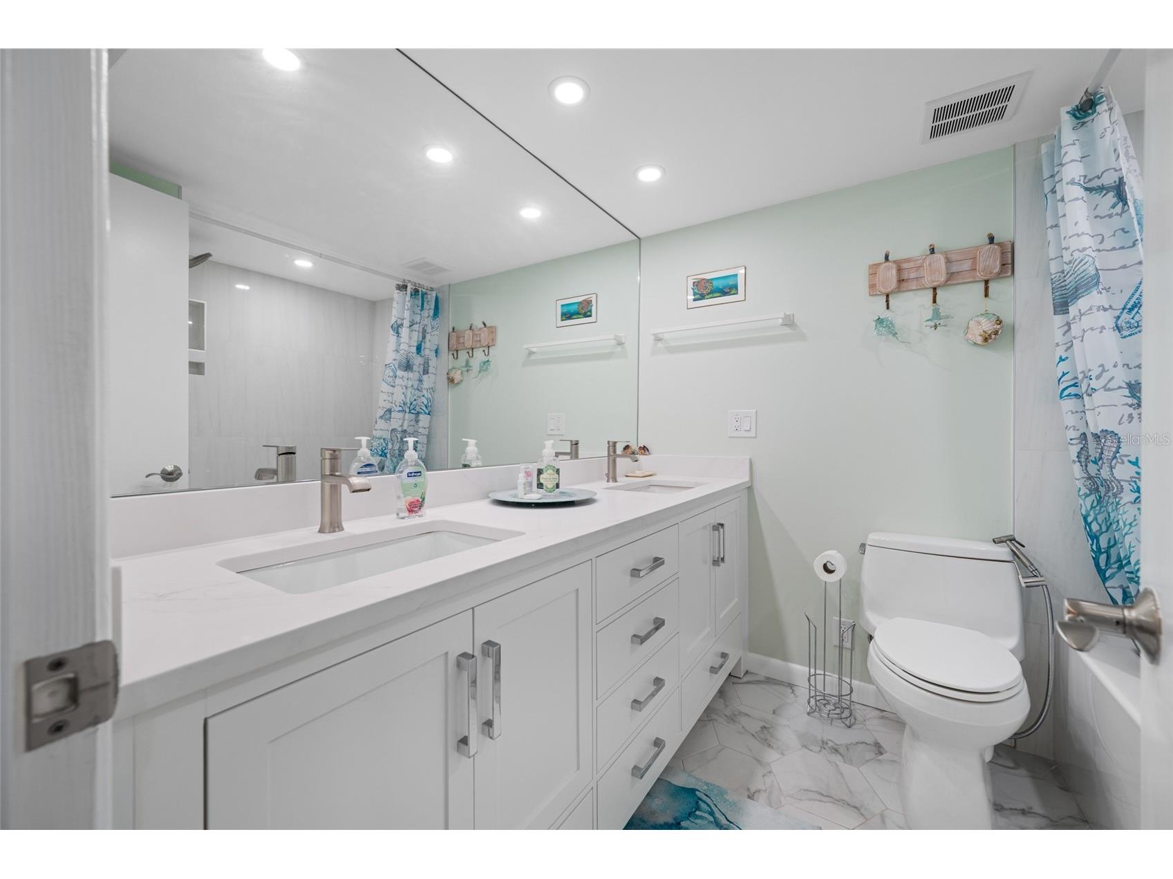 121 Island Way #323 Clearwater Beach FL 33767 TB8495566 image26