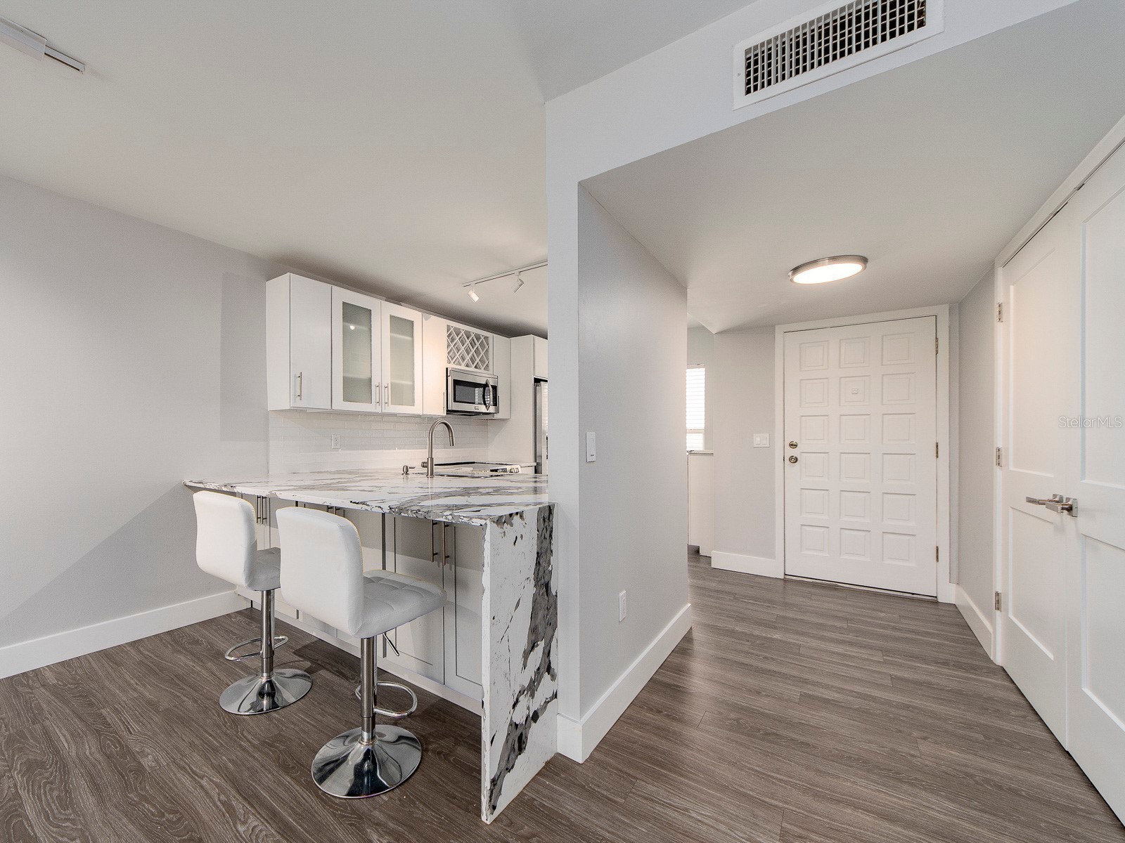 121 Island Way #334 Clearwater Beach FL 33767 TB8530665 image3