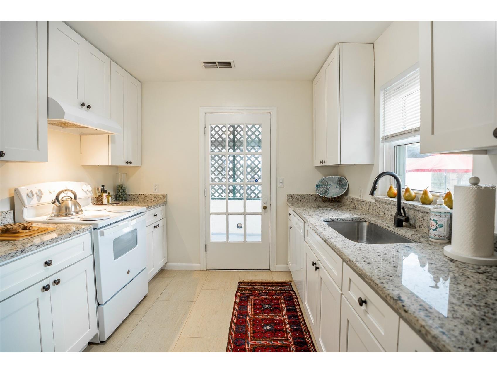 121 Leon Avenue Deland FL 32720 V4948018 image3