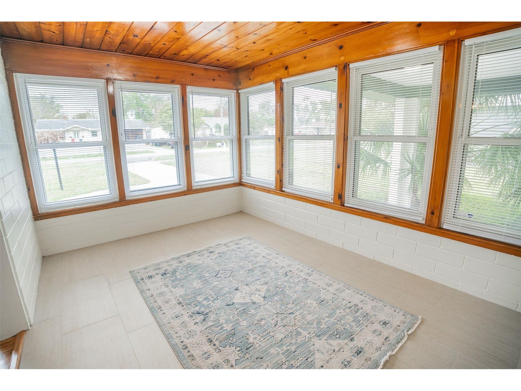 121 Leon Avenue Deland FL 32720 V4948018 image7