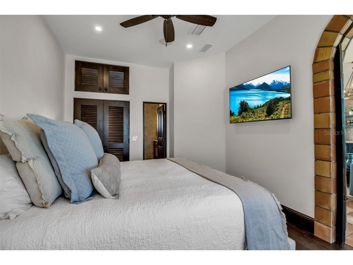 121 N Casey Key Road Osprey FL 34229 - GULF OF MEXICO A4667263 image40