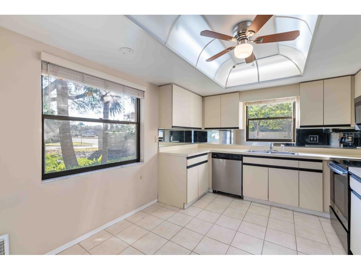 121 Oak Hill Drive #1 Sarasota FL 34232 A4672922 image15