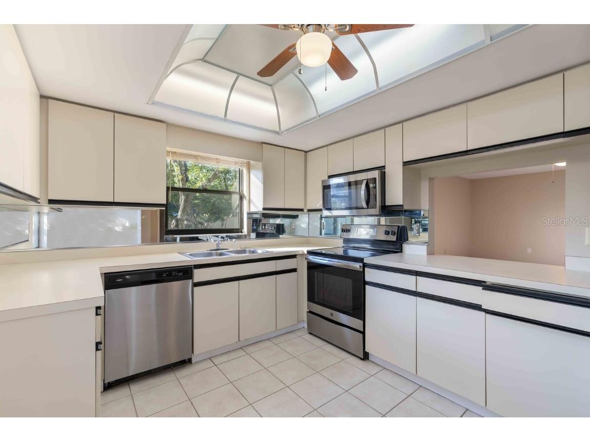 121 Oak Hill Drive #1 Sarasota FL 34232 A4672922 image16