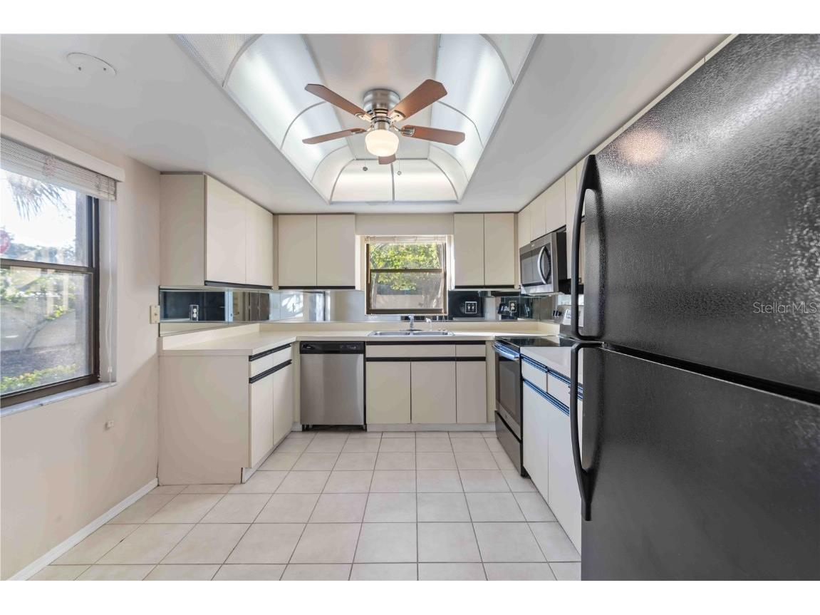 121 Oak Hill Drive #1 Sarasota FL 34232 A4672922 image17