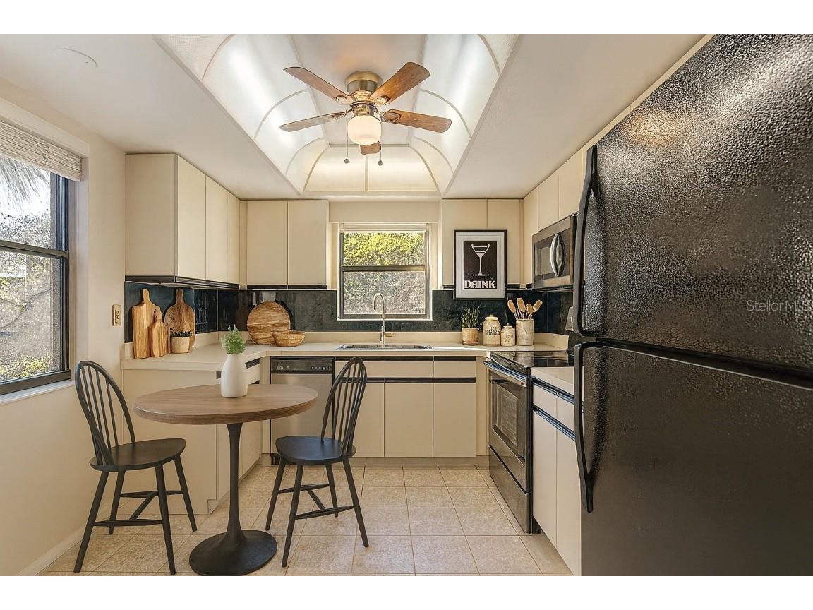 121 Oak Hill Drive #1 Sarasota FL 34232 A4672922 image18