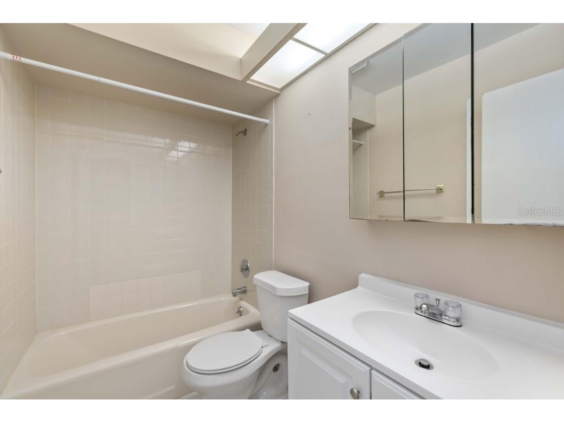 121 Oak Hill Drive #1 Sarasota FL 34232 A4672922 image24