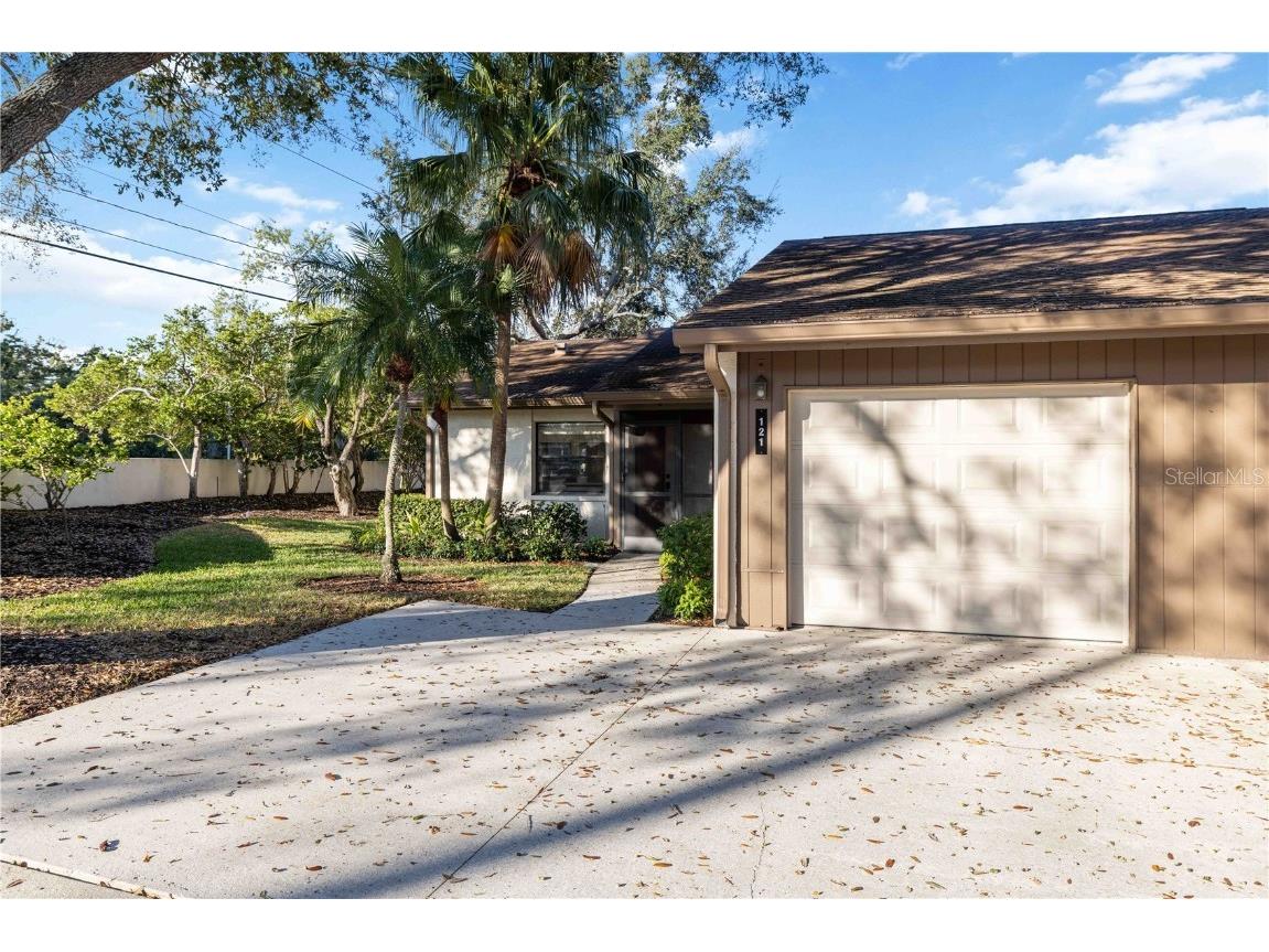 121 Oak Hill Drive #1 Sarasota FL 34232 A4672922 image3