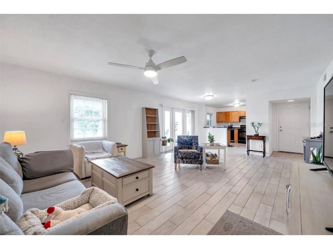 121 Seahorse Drive SE #A Saint Petersburg FL 33705 TB8407897 image4