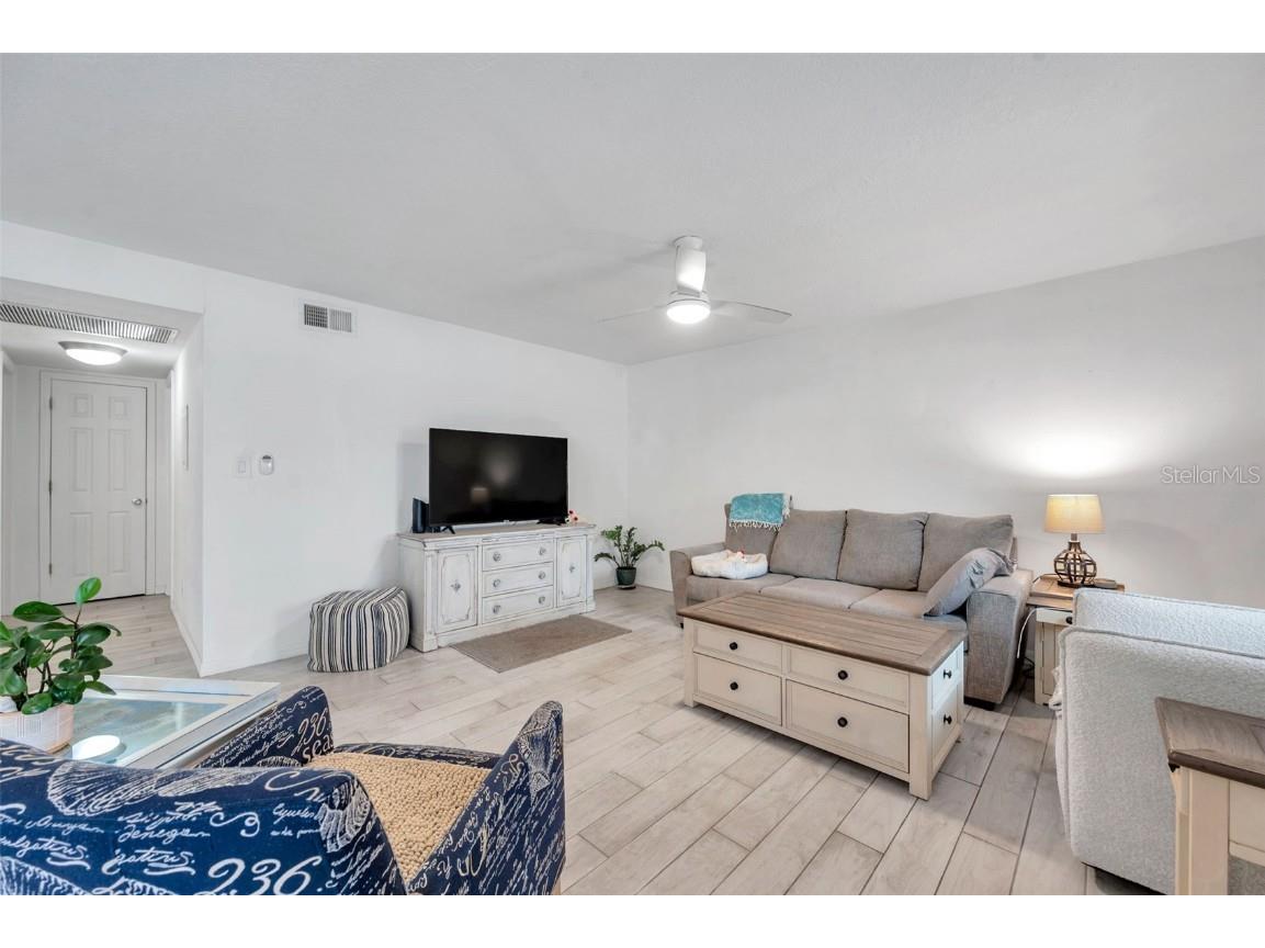 121 Seahorse Drive SE #A Saint Petersburg FL 33705 TB8407897 image5