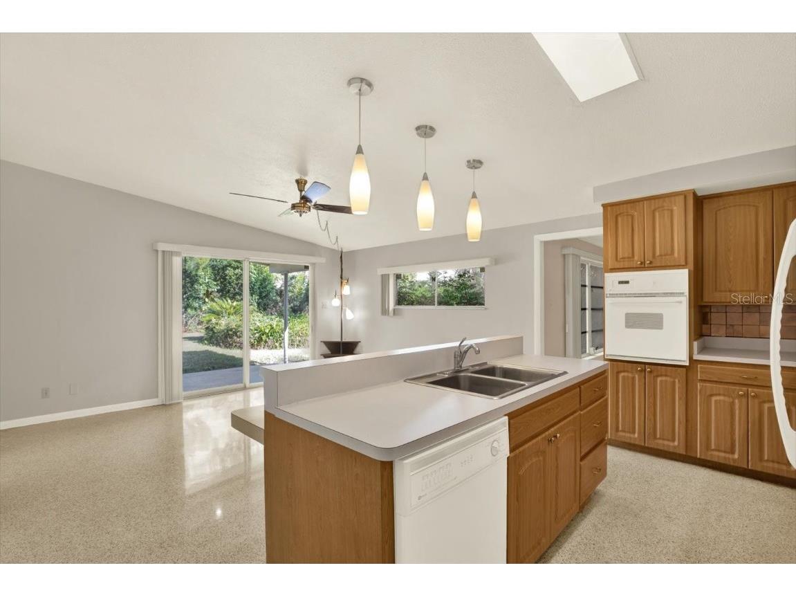 121 Siobhan Avenue Tampa FL 33613 TB8457268 image5