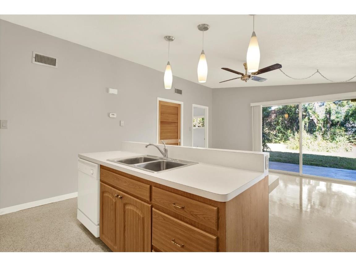 121 Siobhan Avenue Tampa FL 33613 TB8457268 image8