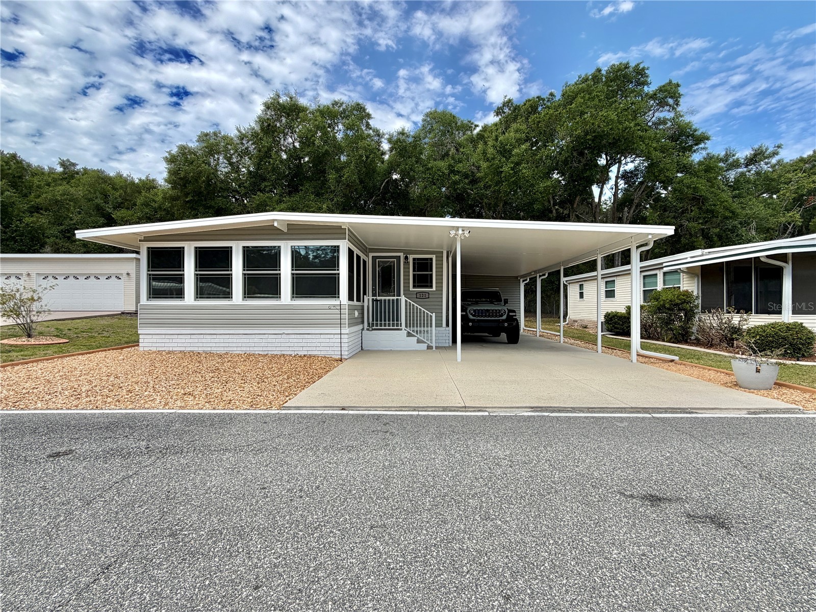 121 Tamarisk Way Leesburg FL 34748 G5111807 image1