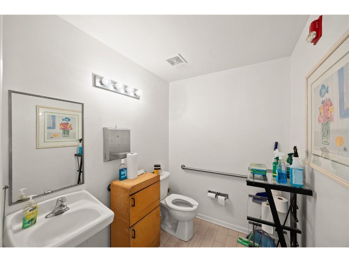 121 Triple Diamond Boulevard #4 North Venice FL 34275 A4669921 image17