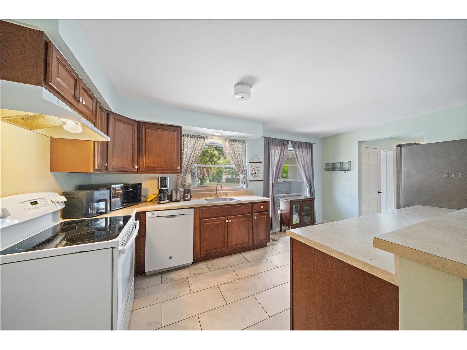 1210 Doris Drive Sarasota FL 34243 A4698576 image12