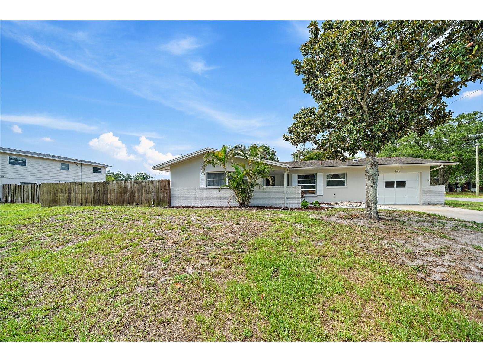 1210 Doris Drive Sarasota FL 34243 A4698576 image5