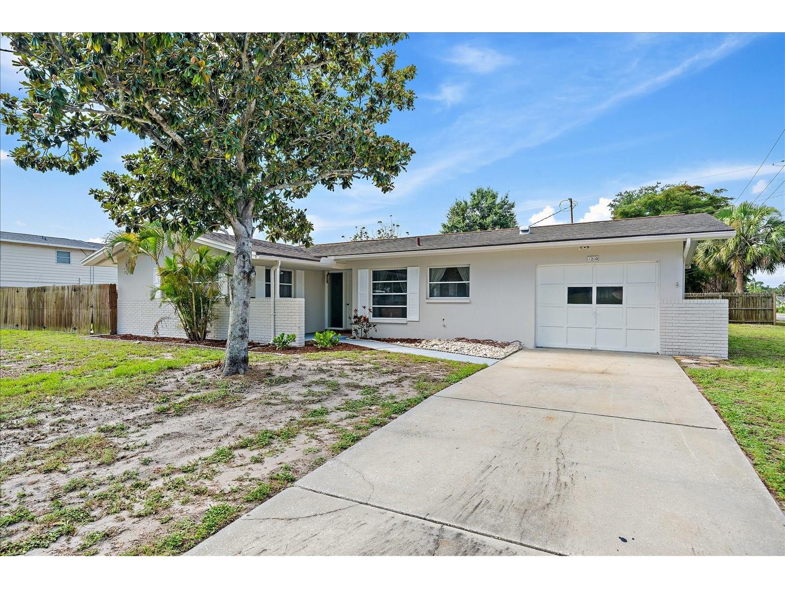 1210 Doris Drive Sarasota FL 34243 A4698576 image6