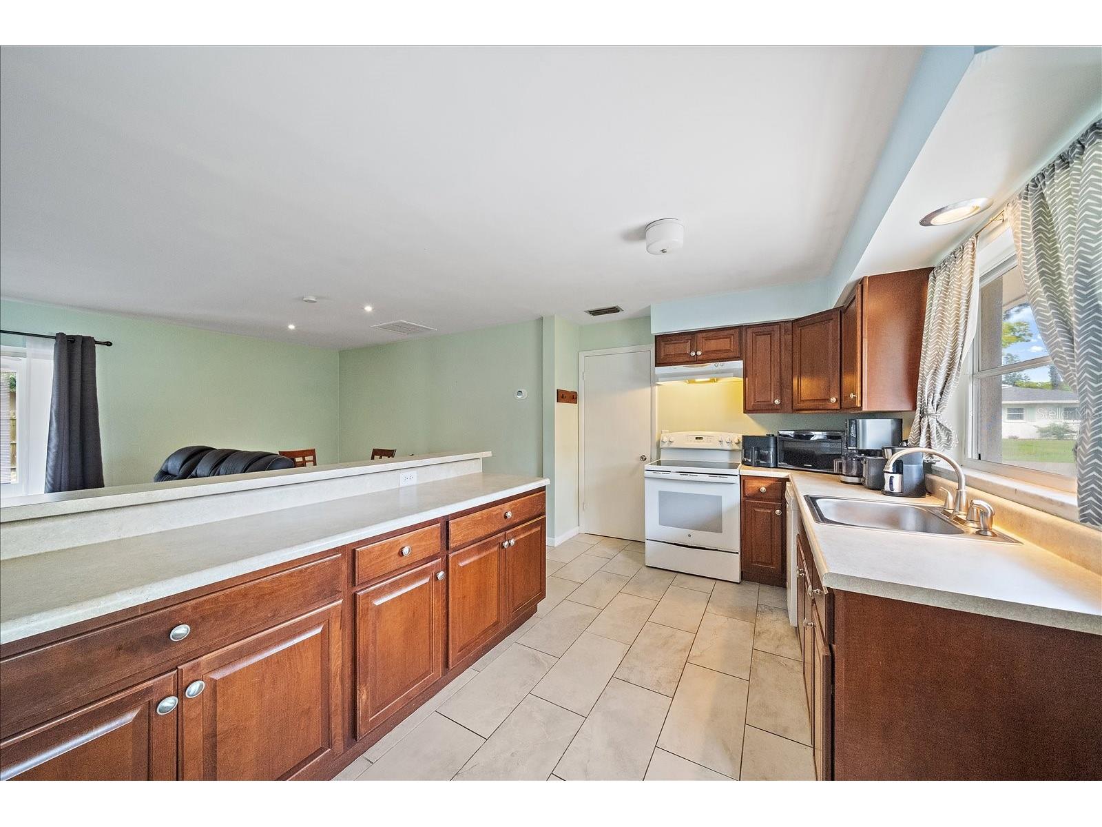 1210 Doris Drive Sarasota FL 34243 A4698576 image9
