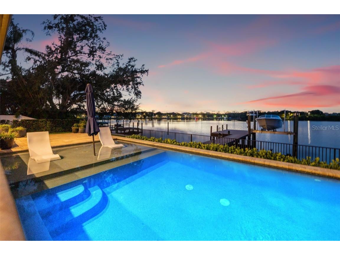 1210 Monterey Boulevard NE Saint Petersburg FL 33704 - COFFEE POT BAYOU TB8417542 image1