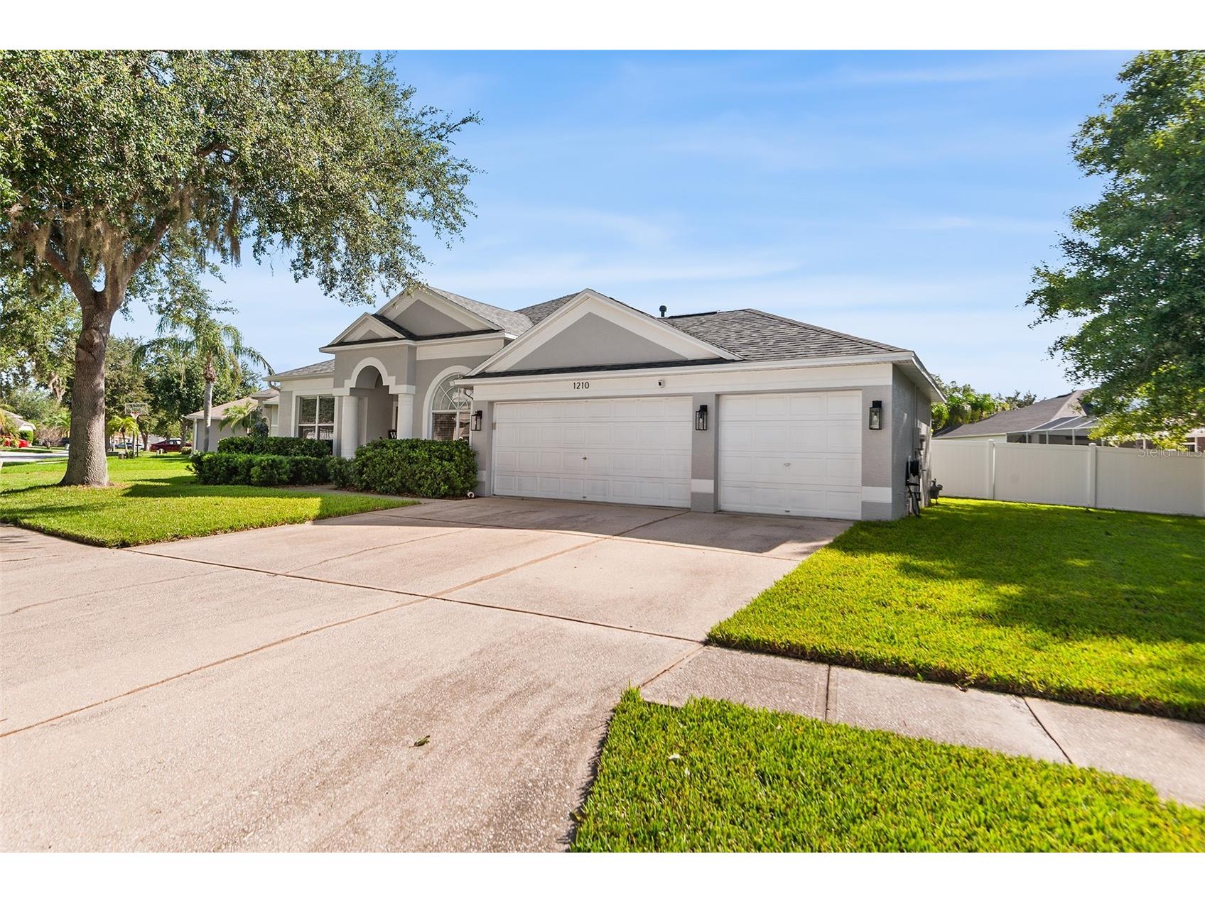 1210 Yardley Drive Wesley Chapel FL 33544 P4939311 image2