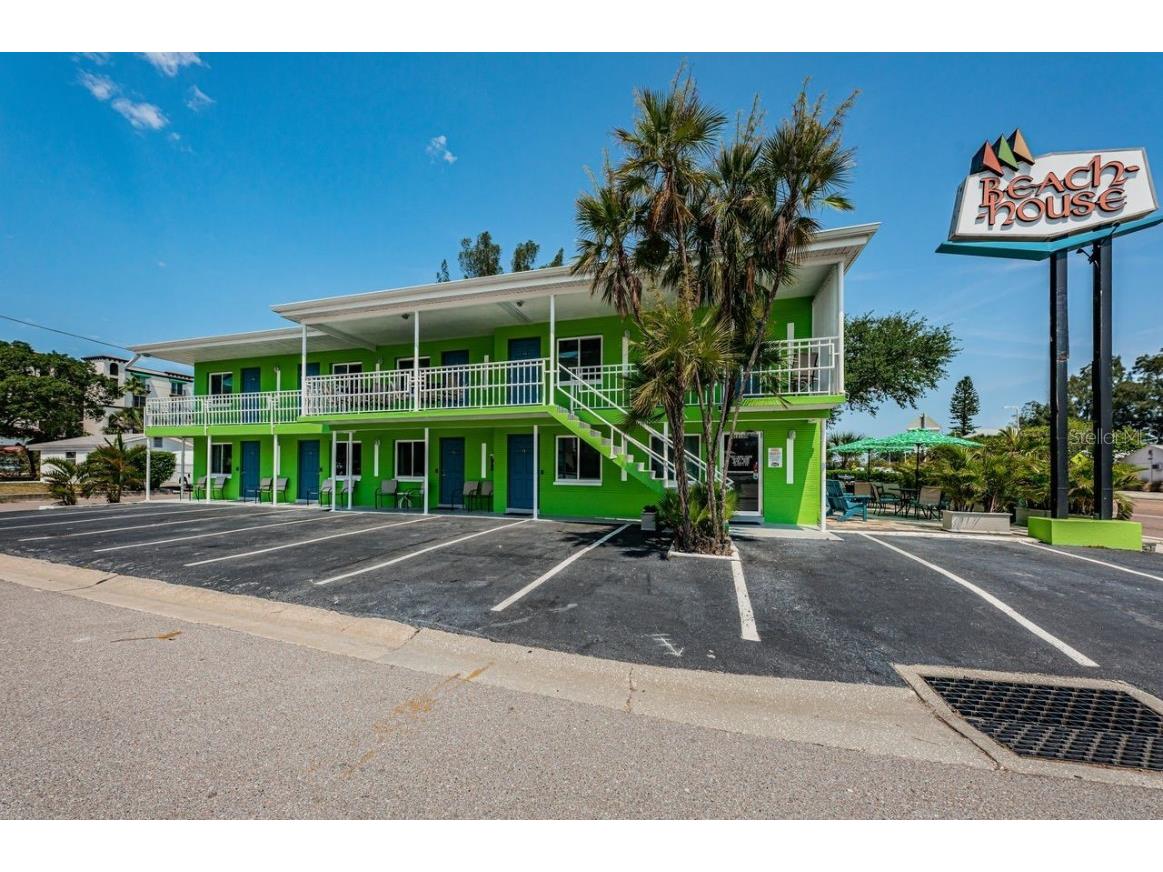 12100 Gulf Boulevard Treasure Island FL 33706 U8198831 image1