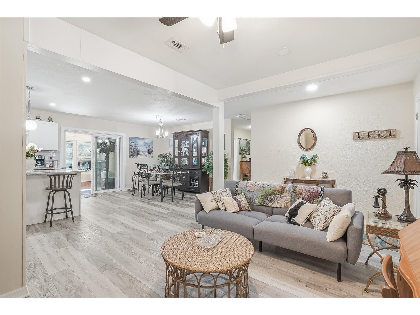 12109 Forest Hills Drive Tampa FL 33612 TB8507811 image21