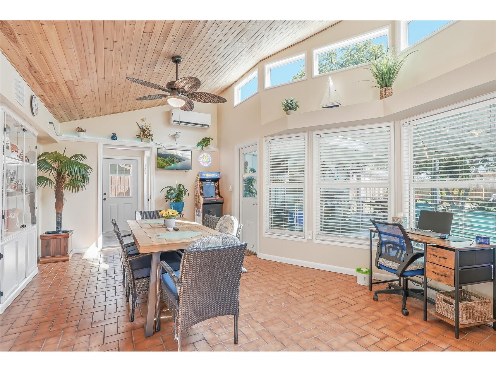 12109 Forest Hills Drive Tampa FL 33612 TB8507811 image48