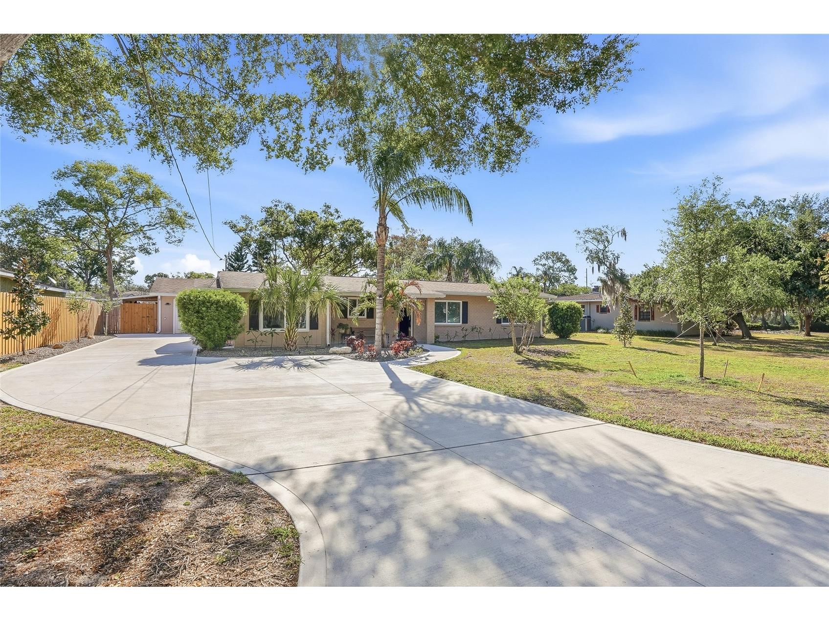 12109 Forest Hills Drive Tampa FL 33612 TB8516952 image1