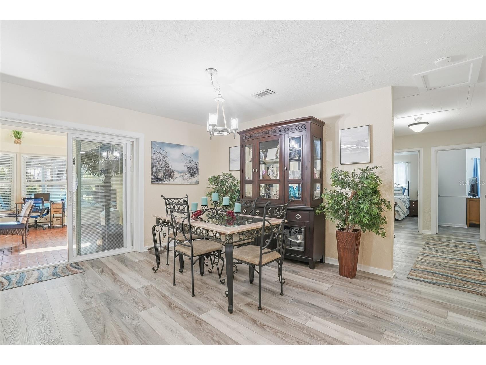 12109 Forest Hills Drive Tampa FL 33612 TB8516952 image10