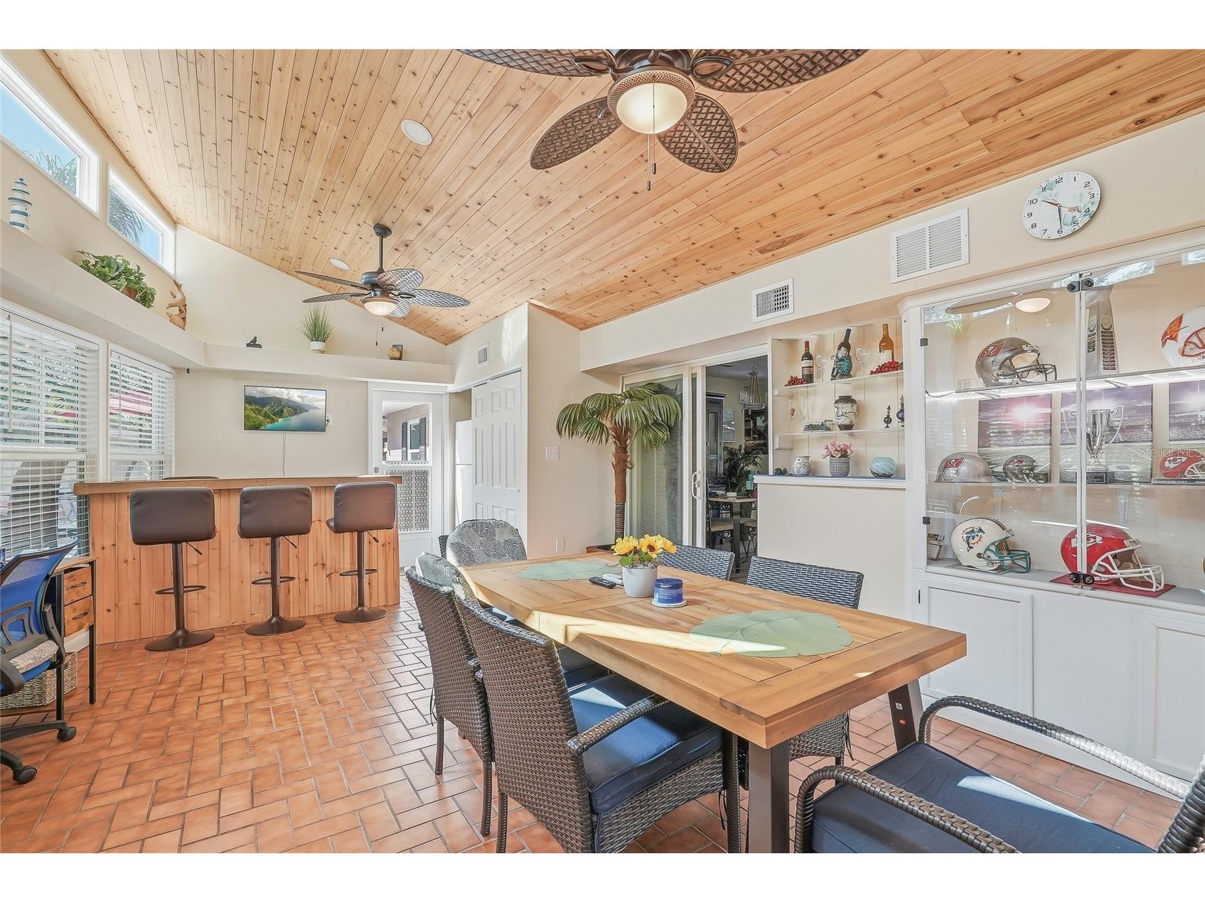12109 Forest Hills Drive Tampa FL 33612 TB8516952 image36
