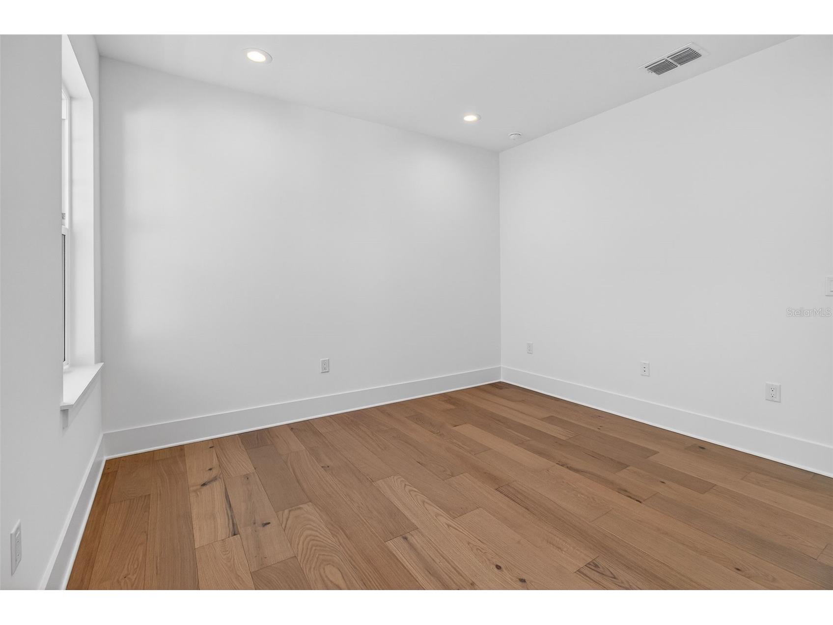 1211 35th Avenue N Saint Petersburg FL 33704 TB8419054 image27