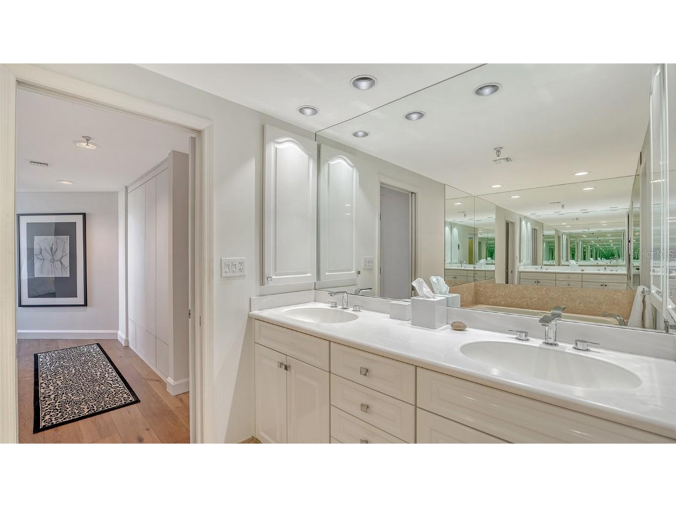 1211 Gulf Of Mexico Drive #301 Longboat Key FL 34228 - GULF OF MEXICO A4669896 image24