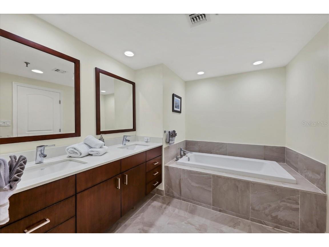 1211 Gulf Of Mexico Drive #405 Longboat Key FL 34228 - GULF OF MEXICO A4604126 image24