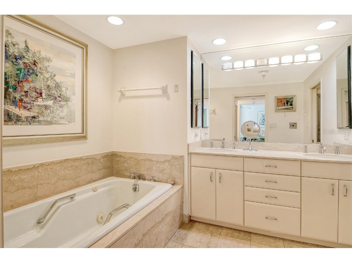 1211 Gulf Of Mexico Drive #704 Longboat Key FL 34228 A4647136 image16