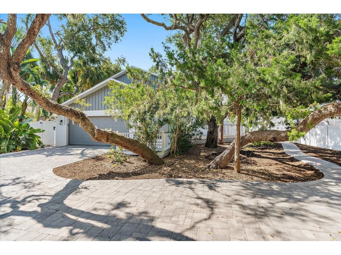 1211 N View Drive Sarasota FL 34242 A4575679 image1