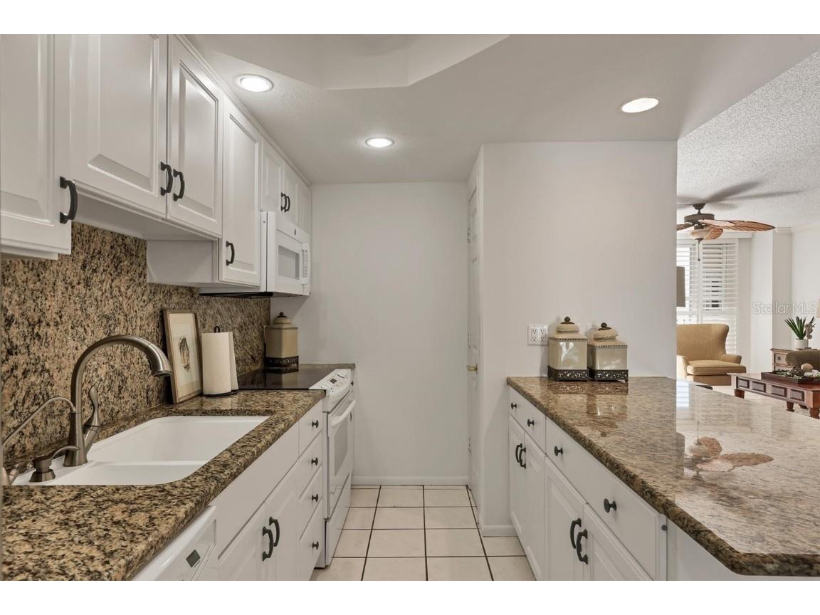 1212 Benjamin Franklin Drive #1003 Sarasota FL 34236 A4673071 image13