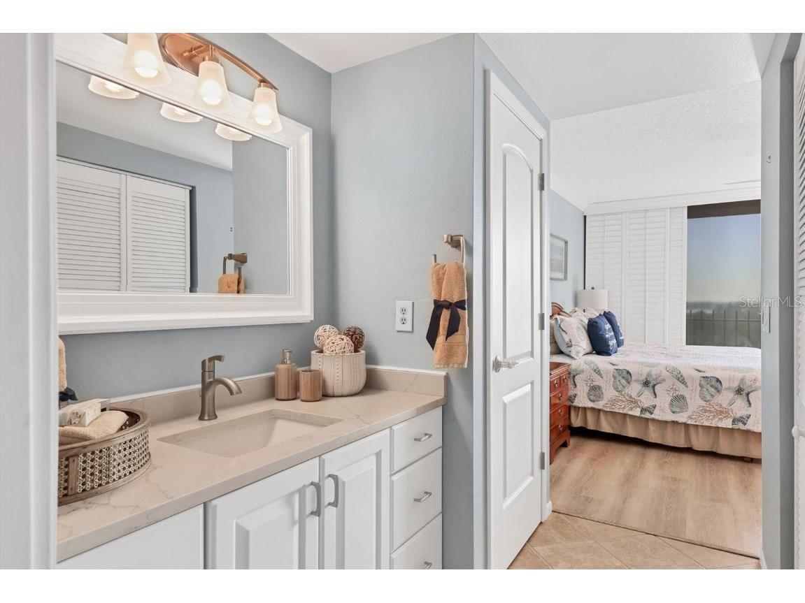 1212 Benjamin Franklin Drive #1003 Sarasota FL 34236 A4673071 image25