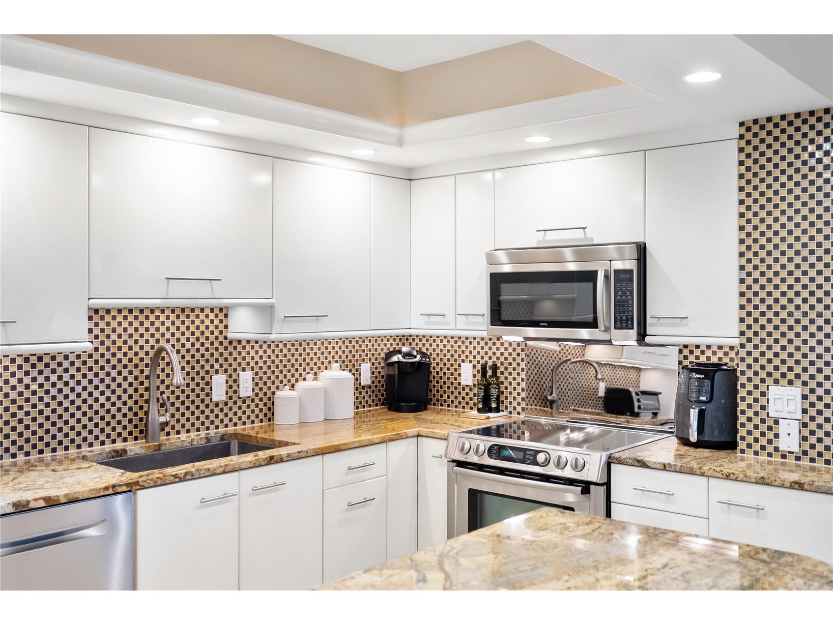 1212 Benjamin Franklin Drive #206 Sarasota FL 34236 A4674893 image19