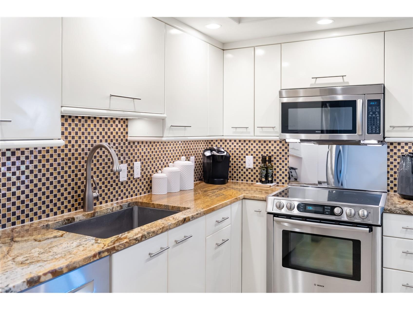 1212 Benjamin Franklin Drive #206 Sarasota FL 34236 A4674893 image23