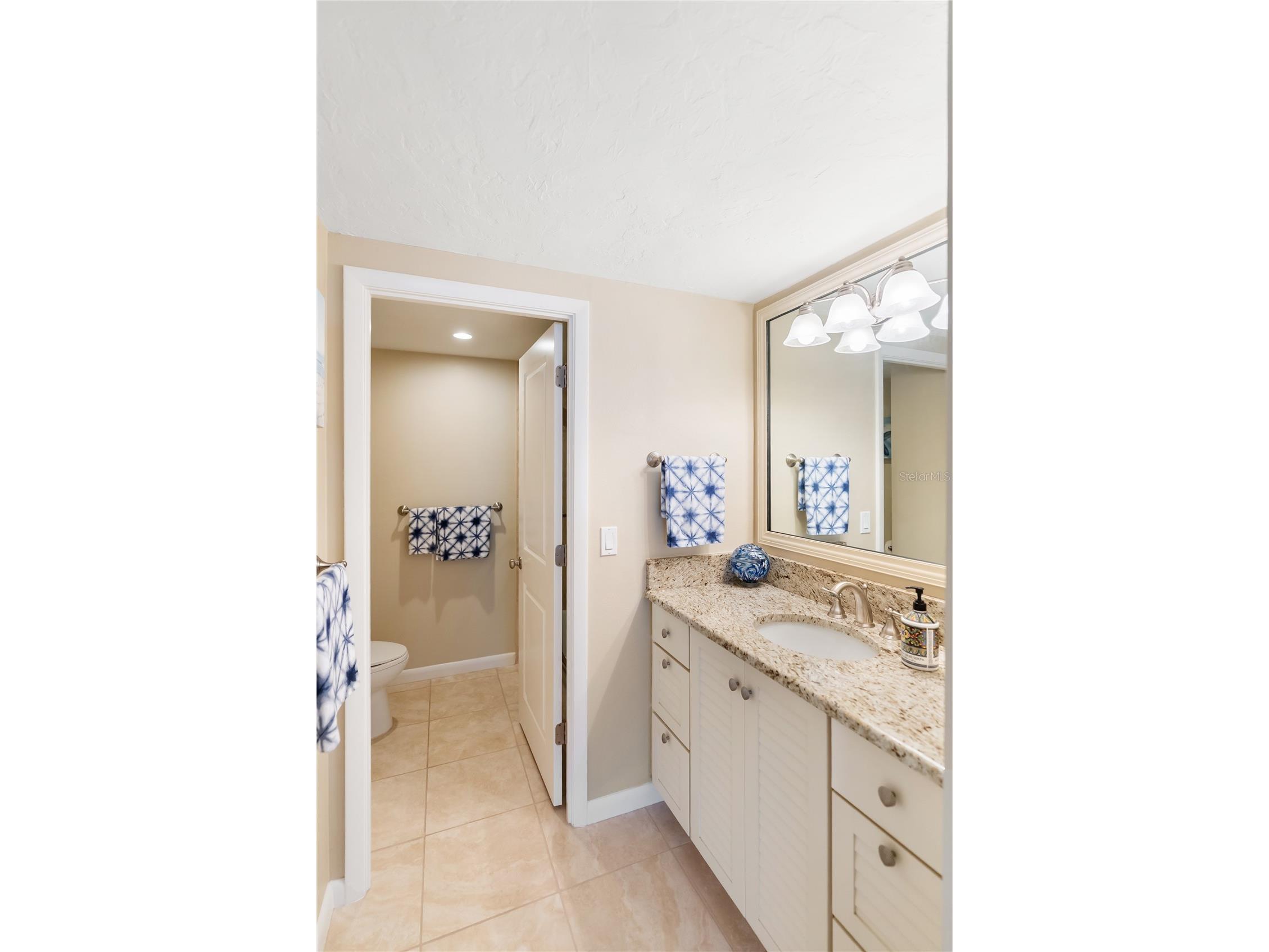 1212 Benjamin Franklin Drive #206 Sarasota FL 34236 A4674893 image35