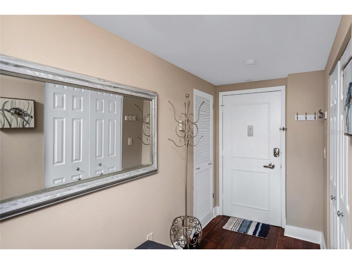 1212 Benjamin Franklin Drive #303 Sarasota FL 34236 O6113556 image3